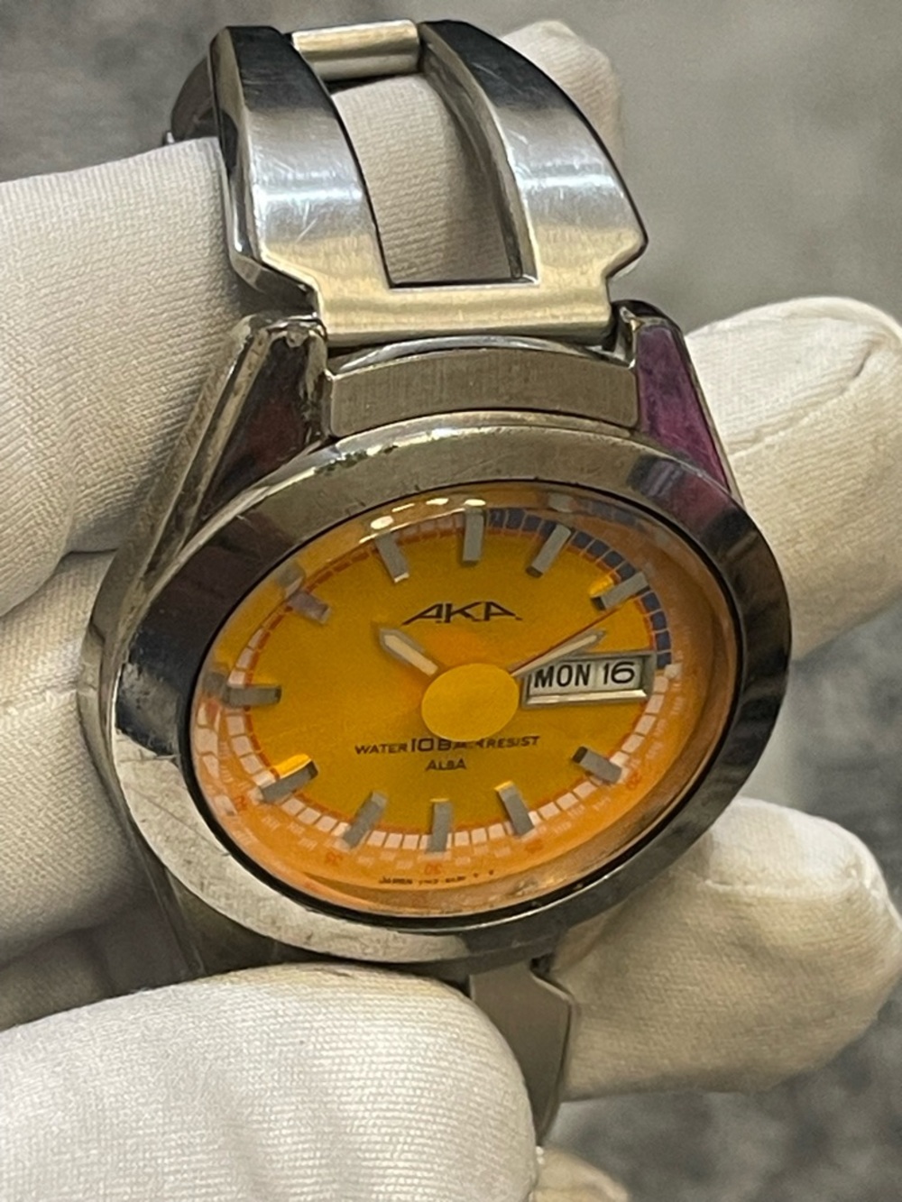 Vintage Seiko Alba AKA Oval Shape Racer Dial Japan Men's Quartz Watch V743-5A10 - Picture 5 of 16